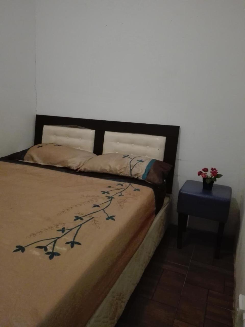 Tonight Hotel Hostel Джорджтаун Экстерьер фото